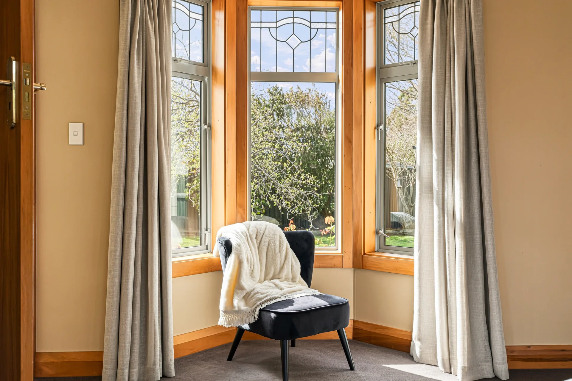 161 Duke Street sunlit bay window seating area